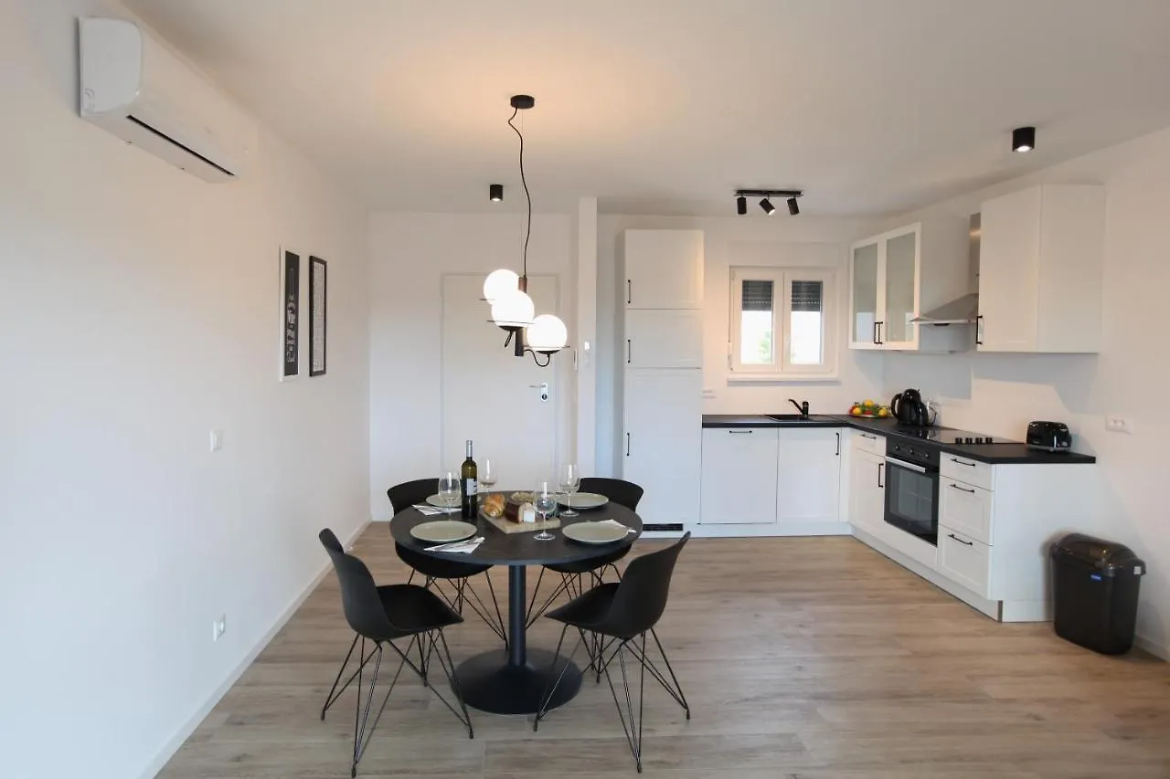Apartments One Trogir 0*,